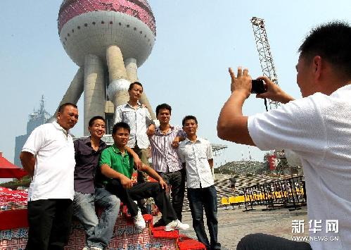 扮靓城市高空的“蜘蛛人”