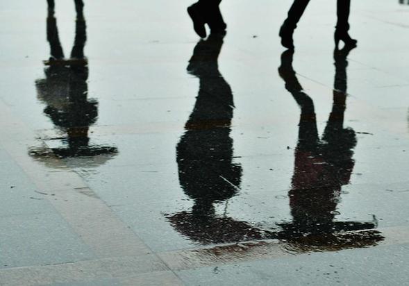 杭州迎大风降温降雨天气