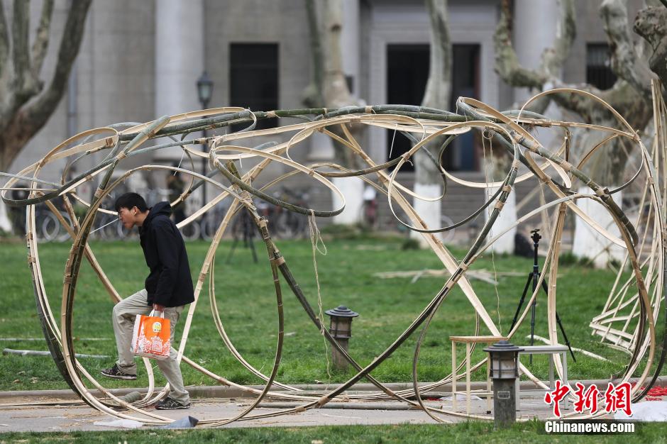 南京大学生用“竹子”搭建创意建筑