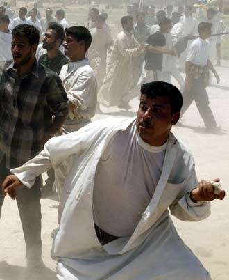 10,000 Shi'ite Muslim parade in Iraq