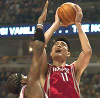 Rockets beat Bulls 98-66; Yao Ming scores 12