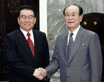 Li meets with Kim Yong-na