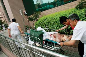 A Shanghai resident is rushed to the hospital after jumping in front of an underground train in Shanghai this year. [File Photo]