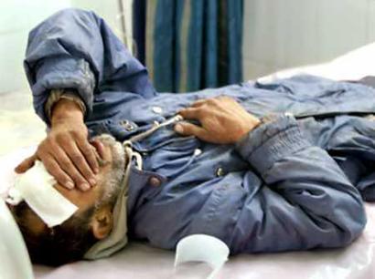 An Iraqi man is treated in a Baghdad hospital after being injured in an early morning explosion in Baghdad, December 8, 2004. A roadside bomb intended for a passing U.S. military convoy exploded, injuring six civilians. [Reuters]