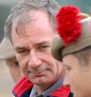British Defence secretary Geoff Hoon, listens to British soldiers from the Black Watch battle group, during a visit to their base camp in the southern Iraqi city of Basra, December 8, 2004. Hoon is expected to stay for a couple of days after travelling to the region from the UK, a government spokesman said. He will meet troops from a cross-section of the British military stationed in Basra. [Reuters]
