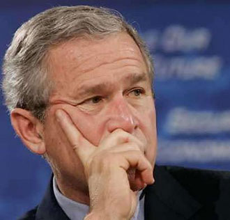 President George W. Bush listens during the morning session at the White House Conference on the Economy in Washington, December 16, 2004. As Bush begins a big campaign to restructure Social Security, Democrats and a host of interest groups are mobilizing to fight his private account plan and protect the traditional retirement system. [Reuters]