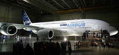 The 555-seat super jumbo Airbus A380 is revealed at the inauguration ceremony inToulouse, southern France, January 18, 2005. [Reuters]