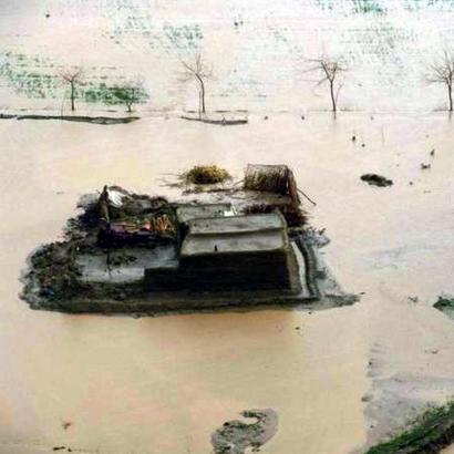 An aerial view of flooded small towns near the Deh Rawud district in the central Uruzgan province of Afghanistan March 19, 2005. [Reuters]