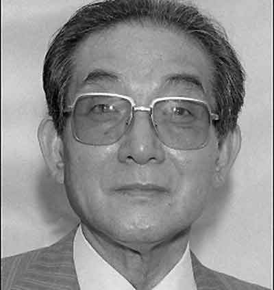 Undated file picture made available 09 April 2005, shows Yoshitaro Nomura famed director of suspense thrillers such as 'Castle of Sand'. Nomura, 85, died of pneumonia at a Tokyo hospital 08 April 2005. AFP PHOTO/JIJI PRESS(AFP/STR