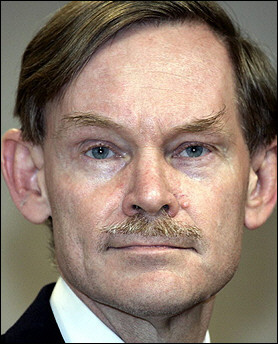 US Deputy Secretary of State Robert Zoellick will head a US delegation to hold regular, senior-level talks on a whole range of political and economic issues with China(AFP)