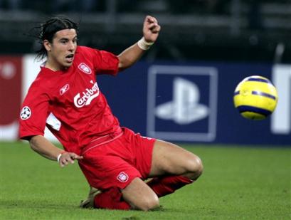Liverpool 's forward Milan Baros of Czech Republic shoots against Juventus during their Champions League quarterfinal second leg soccer match at Delle Alpi stadium in Turin, Italy, Wednesday, April 13, 2005. (AP Photo/Luca Bruno) 