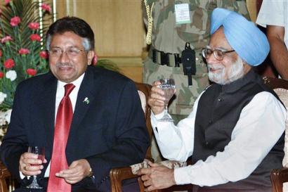 Pakistani President Pervez Musharraf, left, with Indian Prime Minister Manmohan Singh at an official dinner hosted by Singh, in New Delhi, India, Saturday April 16, 2005. Musharraf is on a three-day tour of India and will watch the sixth one-day international cricket match between India and Pakistan apart from holding talks with Indian Prime Minster Singh on various issues including Kashmir. (AP Photo/PTI, Subhash Chander Malhotra) 