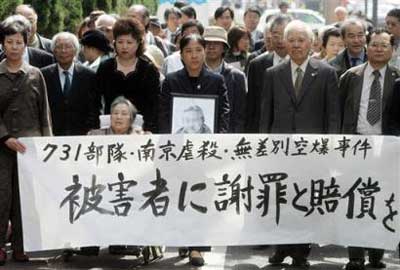 Chinese plaintiffs, including families of the victims, and Japanese supporters arrive at the Tokyo High Court with the banner demanding apology and compensation for the victims of germ warfare conducted by the former Japanese imperial army during World War II in Tokyo Tuesday, April 19, 2005. 