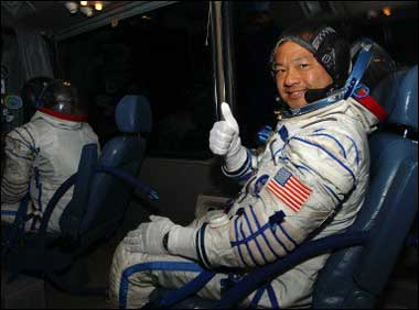 Expedition 10 Commander and NASA (news - web sites) Science Officer Leroy Chiao gives the 'thumbs up' 14 October, 2004. 