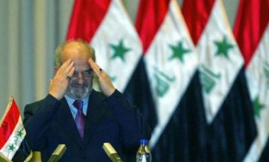 Iraqi Prime Minister Ibrahim al Jaafari gestures during a swearing-in ceremony in Baghdad May 3, 2005. Iraq failed to name an oil minister as its new government was sworn in on Tuesday, fuelling uncertainty in an industry already troubled by guerrilla sabotage attacks in crude pipelines. REUTERS