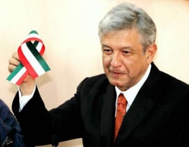 Mexico City Mayor Andres Manuel Lopez Obrador gestures during his morning news conference in Mexico City May 9, 2005. The leftist favoured to become Mexico's next president said on Monday he will quit as Mexico City mayor at the end of July to run in his party's primaries for next year's presidential election. REUTERS