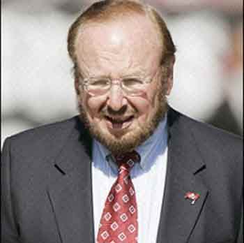 US tycoon Malcolm Glazer was on the verge of completing a takeover of Manchester United after announcing he now holds 74.8 percent of the shares in the English Premiership side(AFP