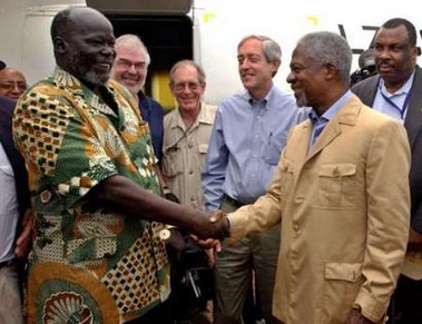 Dr. John Garang (L), chairman of Sudan People's Liberation Movement, welcomes U.N. Secretary General Kofi Annan (R) in Rumbek, Sudan, May 29, 2005. Annan said on Sunday he would press donors to meet aid pledges for southern Sudan after he was confronted by a stark message on the urgent need for food on his first visit to the war-battered region. REUTERS