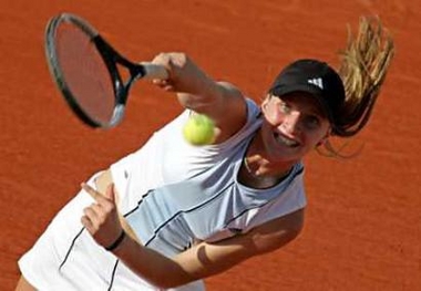 Bulgaria's Sesil Karatantcheva returns the ball to Venus Williams of the U.S during their match in the third round of the French tennis open at the Roland Garros Stadium May 27, 2005. Karatantcheva won 6-3 1-6 6-1. (Philippe Wojazer/Reuters) 