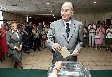 French President Jacques Chirac, with his wife Bernadette (L), votes for the French referendum on the EU constitution in Sarran, center of France.