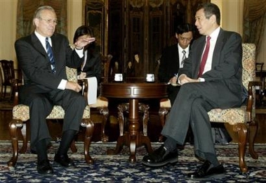 U.S. Defense Secretary Donald Rumsfeld, left, talks with Singapore's Prime Minister Lee Hsien Loong at the Istana, or Presidential Palace in Singapore Saturday, June 4, 2005.