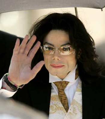 Entertainer Michael Jackson waves to supporters while departing the Santa Barbara County Courthouse following his child molestation trial in Santa Maria, California June 3, 2005. On Friday, jurors in the trial began weighing the charges against the pop star after dueling closing arguments portrayed him as either a sexual predator or the naive victim of a family of hardened liars. (Robert Galbraith/Reuters) 