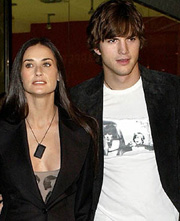 42-year-old Demi Moore and 15 years younger Ashton Kutcher(Yahoo)