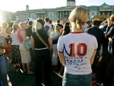 A woman wears a t-shirt saying 'No Backlash - Peace is the Word' during a vigil in Trafalgar Square in central London July 14, 2005. Thousands took to the capital on Thursday to take part in a vigil to mark the July 7 London bombings that claimed at least 52 victims. REUTERS