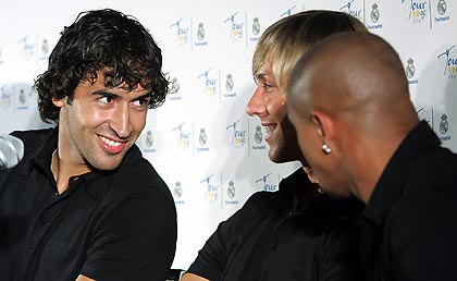 Real Madrid striker Raul (L) talks to Guti (C) and Roberto Carlos during a news conference in Chicago July 14, 2005. Real Madrid will face Chivas Guadalajara in a friendly match on July 16.