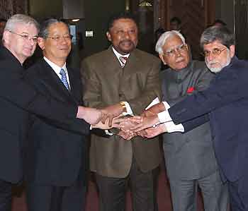 (L-R) German Foreign Minister Joschka Fischer, Japanese Foreign Minister Nobutaka Machimura, President of the United Nations General Assembly Jean Ping, Indian Foreign Minister Natwar Singh and Brazilian Foreign Minister Celso Amorim pose for a picture before their meeting at United Nations Headquarters in New York City on July 17, 2005. The foreign ministers are in New York to discuss the possibility of adding some new permanent seats to the U.N. Security Council. [Reuters]