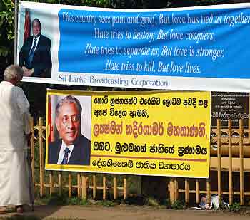 A Sri Lankan man looks at a banner praising slain Foreign Minister Laxman Kadirgamar, in Colombo, August 15, 2005. [Reuters]