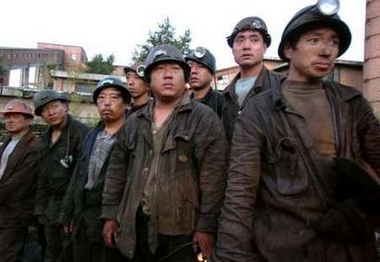 Chinese rescuers get ready to go into a coal mine in Shulan City, northeast China's Jilin Province, August 20, 2005.