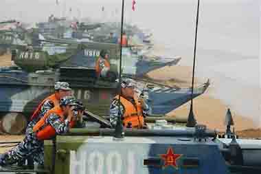 Chinese Marine Corps officers survey the situation as its amphibious vehicles line up on the beach in Qingdao, in east China's Shangdong Province Aug. 22, 2005. [Xinhua] 