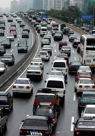 Traffic jam at Beijing's 2nd Ring Road [CRIENGLISH]