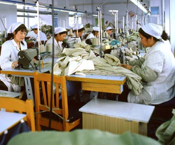 China is likely to adopt a bidding method in allocating the textile quotas for the next year, in order to ensure fair play during the process, according to information from the China Chamber of Commerce for Import and Export of Textiles. 