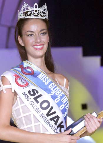 Slovakian Lucia Liptakova, 19, smiles as she is crowned Miss Globe International 2005 in Tirana, Albania September 15, 2005. Slavinskaya beat 42 other contestants from across the World for the beauty contest title of Miss Globe International. Picture taken September 15, 2005.