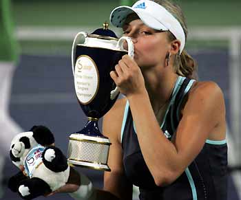Maria Kirilenko of Russia kisses the China Open trophy during a prize presentation ceremony at the Beijing Tennis Centre in Beijing September 25, 2005. Kirilenko beat Germany's Anna-Lena Groenefeld 6-3 6-4 to win the China Open on Sunday. [Reuters]