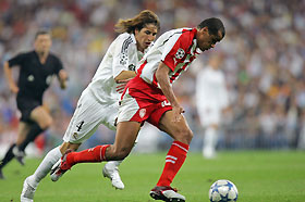 Olympiako's Rivaldo (R) fights for the ball with Real Madrid's Sergio Ramos during a Champions League Group F soccer match at Santiago Bernabeu Stadium in Madrid September 28, 2005.