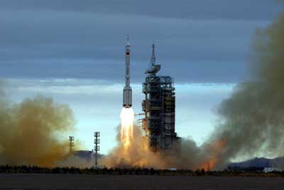 China's second manned spacecraft Shenzhou VI blasts off into the sky Wednesday morning October 12, 2005. The craft, carrying astronauts Fei Junlong and Nie Haisheng, is expected to orbit the Earth for five days. [Xinhua]