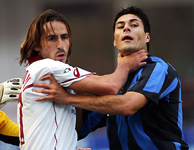 nter Milan's Julio Cruz (R) fights with Alessandro Grandoni of Livorno (L) during their Italia Serie A match at the San Siro Stadium in Milan, northern Italy, October 16, 2005. REUTERS/Daniele La Monaca z DLM/YH ? 3S ? en 