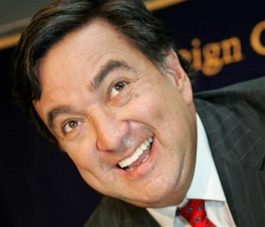 New Mexico Governor Bill Richardson smiles to reporters at a news conference in Tokyo October 21, 2005, after a four-day trip to North Korea.