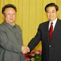 President Hu Jintao (R) shakes hands with Kim Jong-il, general secretary of the Central Committee of the Workers' Party of Korea before their meeting in Beijing. The top leader of the Democratic People's Republic of Korea paid a three-day unofficial visit to China April 19-21, 2004. [Xinhua]