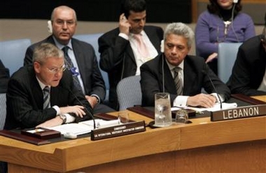 German prosecutor Detlev Mehlis, left, briefs the U.N. Security Council on his report regarding the assassination of Lebanon's former Prime Minister Rafik Hariri at U.N. headquarters in New York on Tuesday Oct. 25, 2005. 