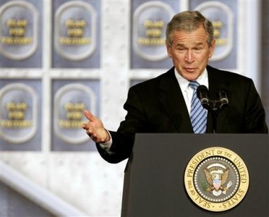 US President Bush gestures during a speech on the Iraq war at the U.S. Naval Academy in Annapolis, Md., Wednesday, Nov. 30, 2005. [AP]