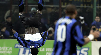 nter Milan's Obafemi Martins (L) celebrates after scoring against AC Milan during their Italian Serie A soccer match at the San Siro stadium in Milan December 11, 2005. 