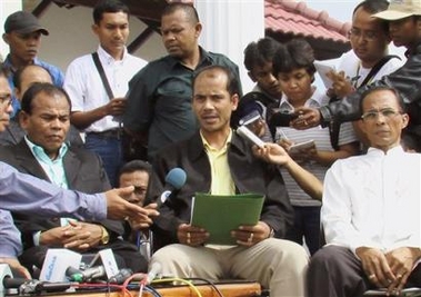 Aceh rebel commander Sofyan Daud, center, reads a statement, announcing demobilization of 'The Acehnese National Army, or the armed wing of the Free Aceh Movement, in Banda Aceh, Indonesia, Tuesday, Dec. 27, 2005.