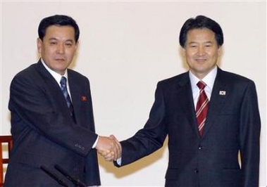 File photo shows South Korean Unification Minister Chung Dong-young (R) with Kwon Ho-ung, head of the North Korean delegation, on Cheju Island December 16, 2005.