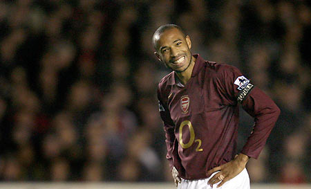 Arsenal's Thierry Henry reacts during their English Premier League soccer match against Manchester United at Highbury in London January 3, 2006. The match drew 0-0.[Reuters]