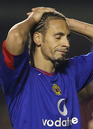 Manchester United's Rio Ferdinand reacts after the final whistle in a 0-0 draw with Arsenal in their English Premier League soccer match at Highbury in London January 3, 2006. [Reuters]