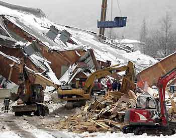 Heavy equipment is used to remove the rubble from the collapsed ice skating rink in Bad Reichenhall, southern Germany January 4, 2006. 